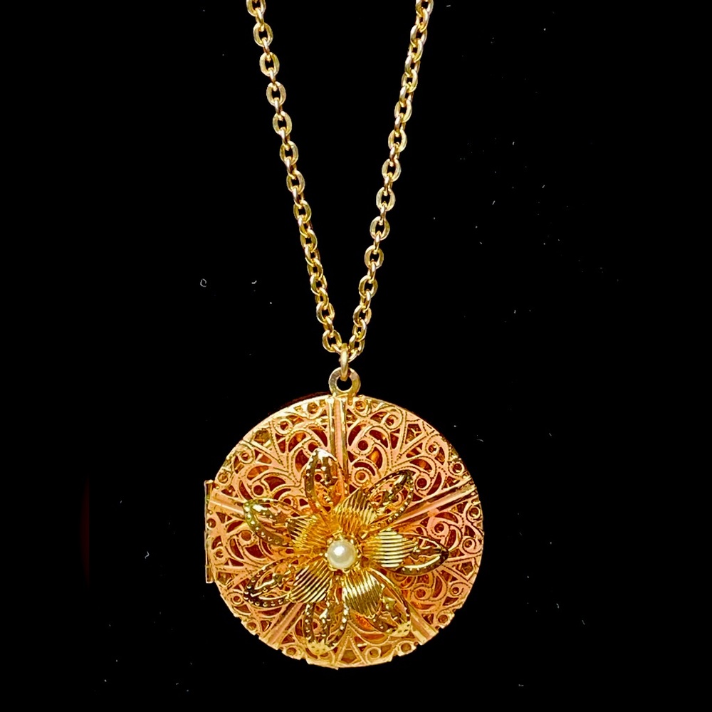 Golden lacy locket with faux pearl center flower